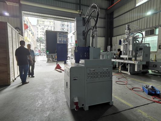 30T プラスチックの垂直注射鋳造機 6.7kW 13 KN エジェクターフォース 低保守
