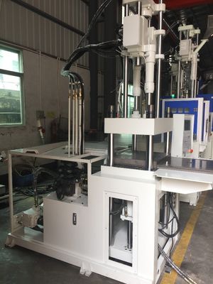縦のプラスチック射出成形機械