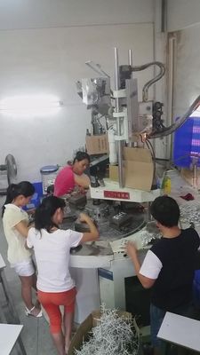 55T垂直プラスチック注射鋳造機 1.8Tエジェクター力のための40mmスクリュー直径