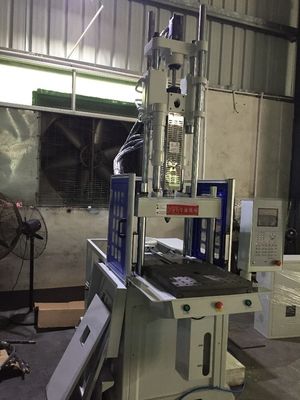 12KW キッチン用品 シャトル プラスチック注射鋳造機 垂直 55T