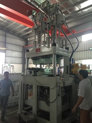 400mmオープンストロークセンターターレット 2色プラスチック注射鋳造機 240T JTT2V3R-2400