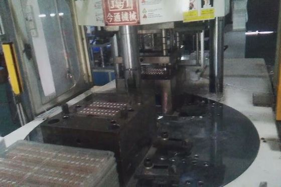 ABS プラスチック加工 水力 120 トンの注射鋳造機 垂直回転テーブル