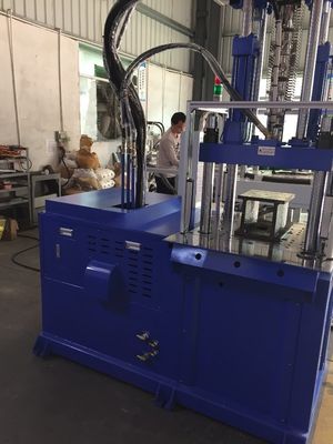 200MM オープンストローク 55T 2 つの作業テーブルを持つ水力垂直注射鋳造機