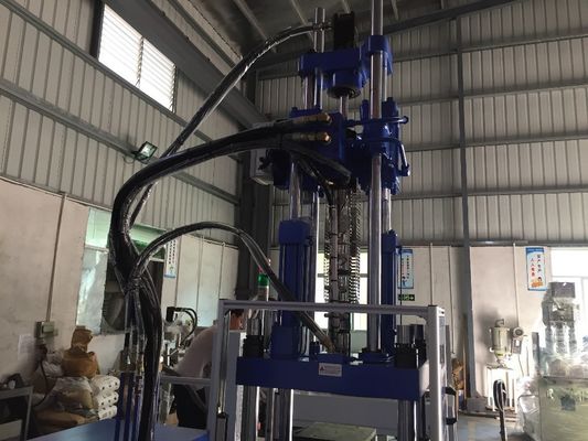 200MM オープンストローク 55T 2 つの作業テーブルを持つ水力垂直注射鋳造機