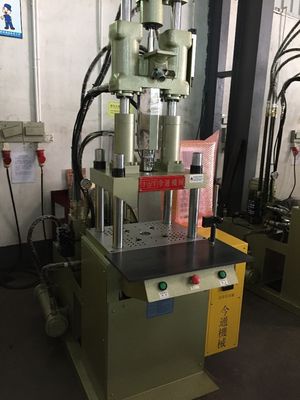 45T ロボット プラスチック 垂直 注射 鋳造 機械 45mm エジェクター ストローク