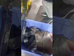 25Tの注射機で プネウマチック・ジップ